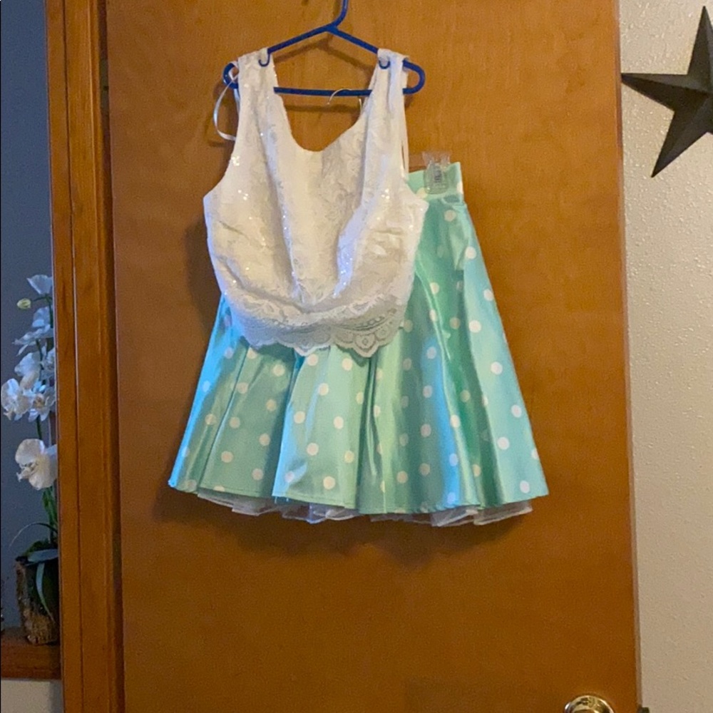 Dress - Picture 1 of 3